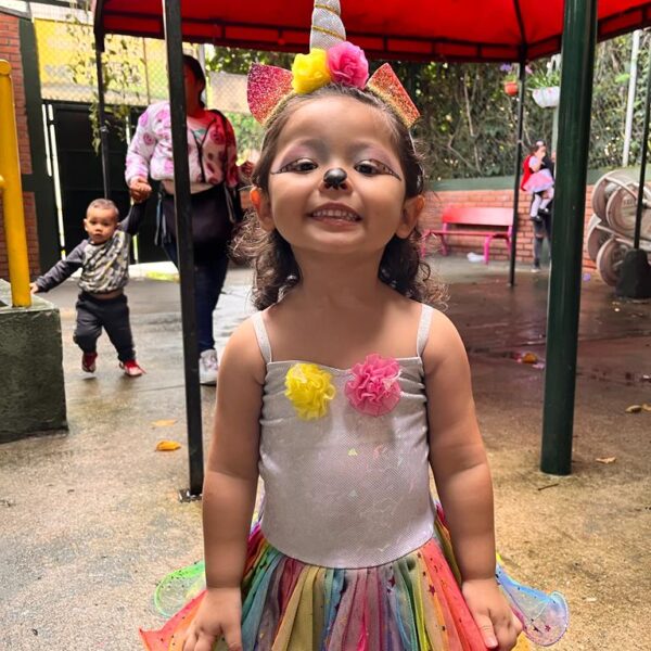 niña estudiante de colegio educatikids